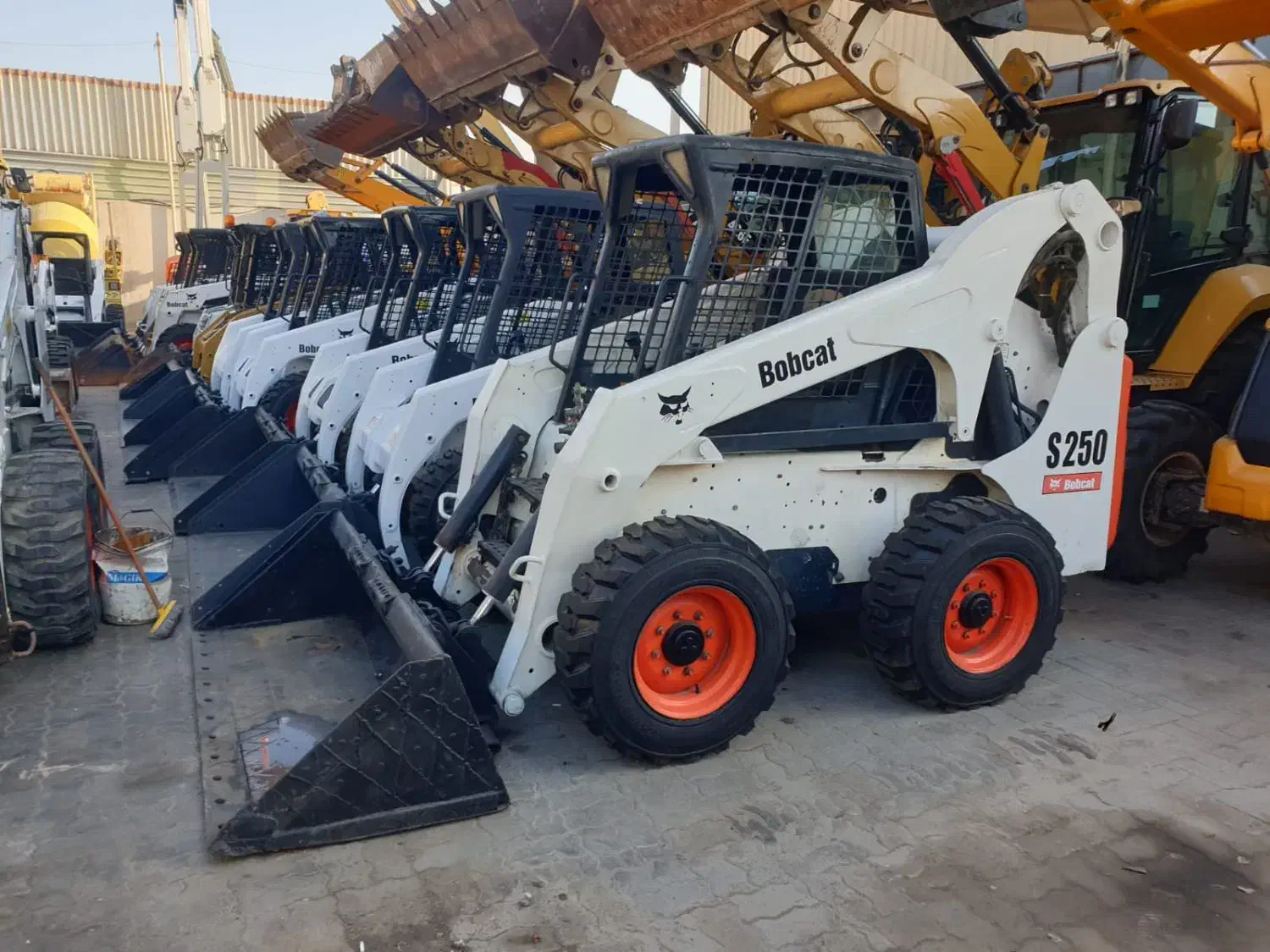 اجاره بابکت. مینی بیل مکانیکی   مینی غلطک|خدمات حمل و نقل|بندرعباس, |دیوار