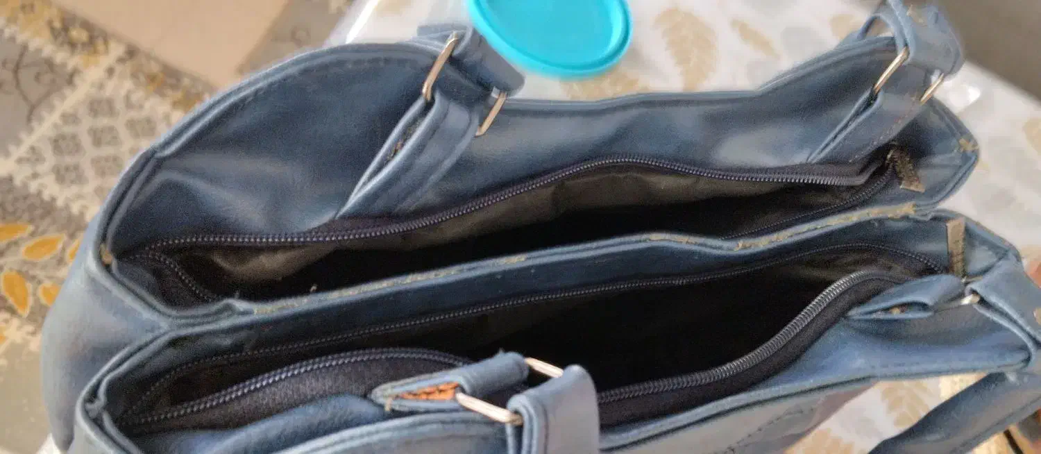 سه عدد کیف|کیف، کفش، کمربند|سنندج, |دیوار