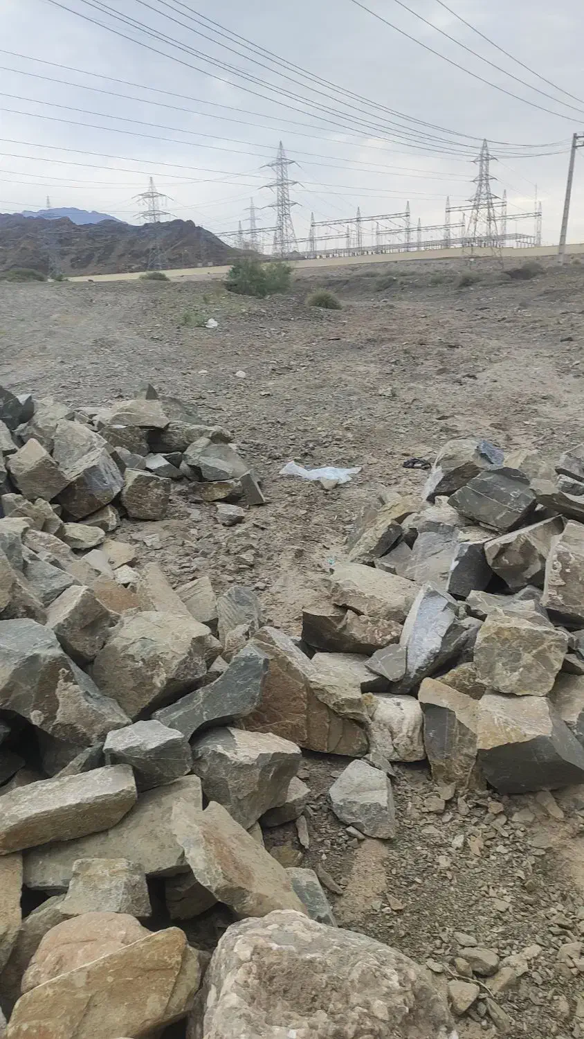 به تعدادی کارگر برای سنگ سیمان و دیوار|استخدام معماری، عمران و ساختمانی|بند زرک, |دیوار