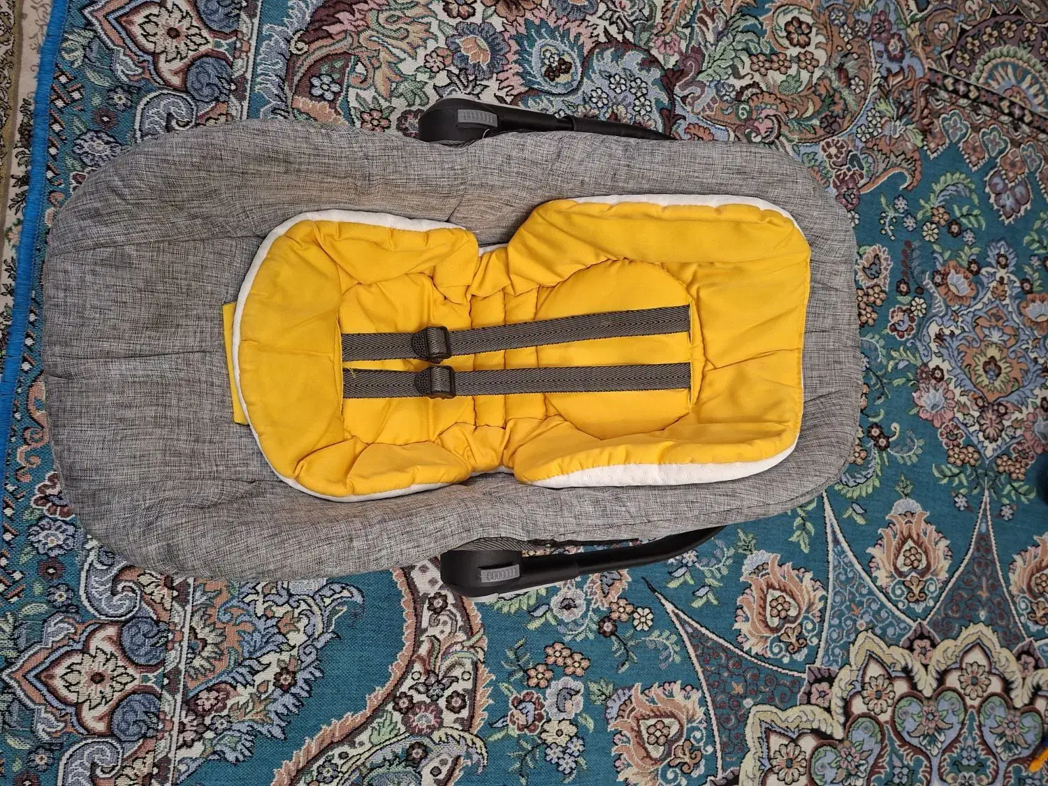 کریر درحد نو|تخت و صندلی بچه|شیراز, کوشک میدان|دیوار