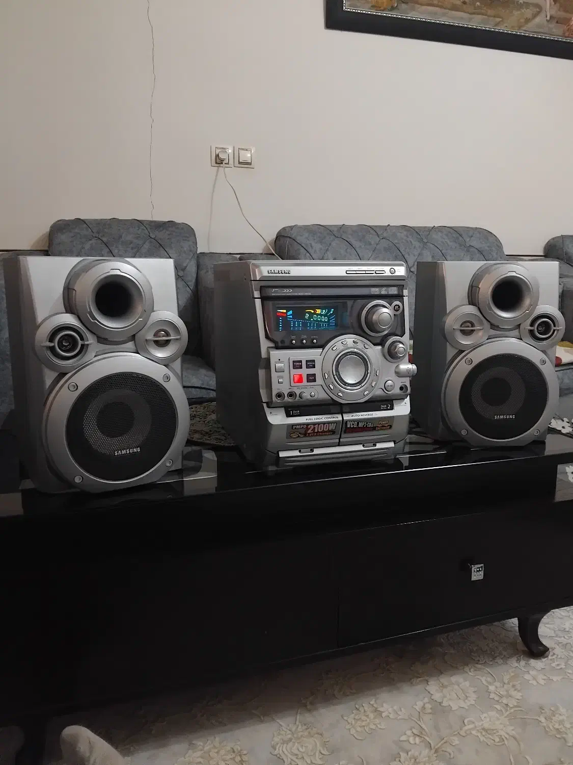 تلوزیون LED برندtcl و رادیو پخش سامسونگ|تلویزیون و پروژکتور|تاکستان, |دیوار