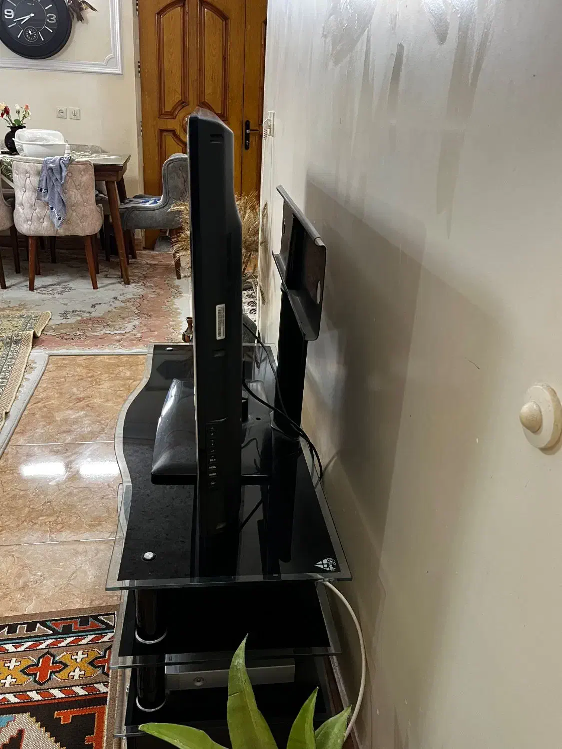 میز و تلویزیون LG 42inch|تلویزیون و پروژکتور|امیرکلا, |دیوار