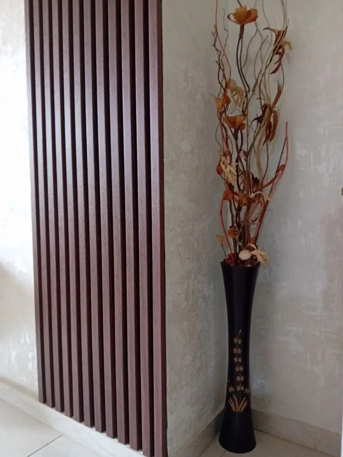 گلدان همراه با گل|گل مصنوعی|رشت, خمیران زاهدان|دیوار