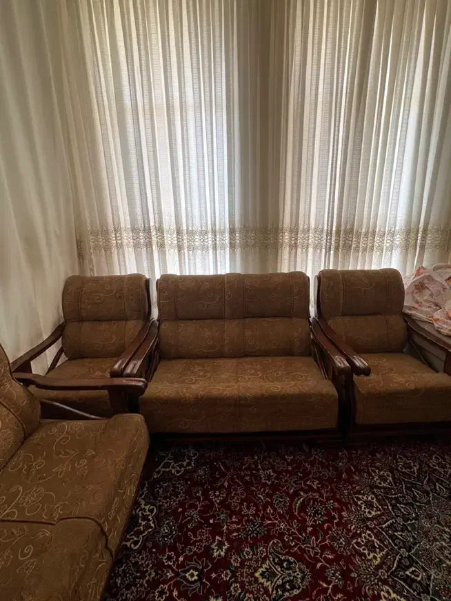 دو دست مبل ۷ نفره در شهرضا|مبلمان خانگی و میز عسلی|شهرضا, |دیوار