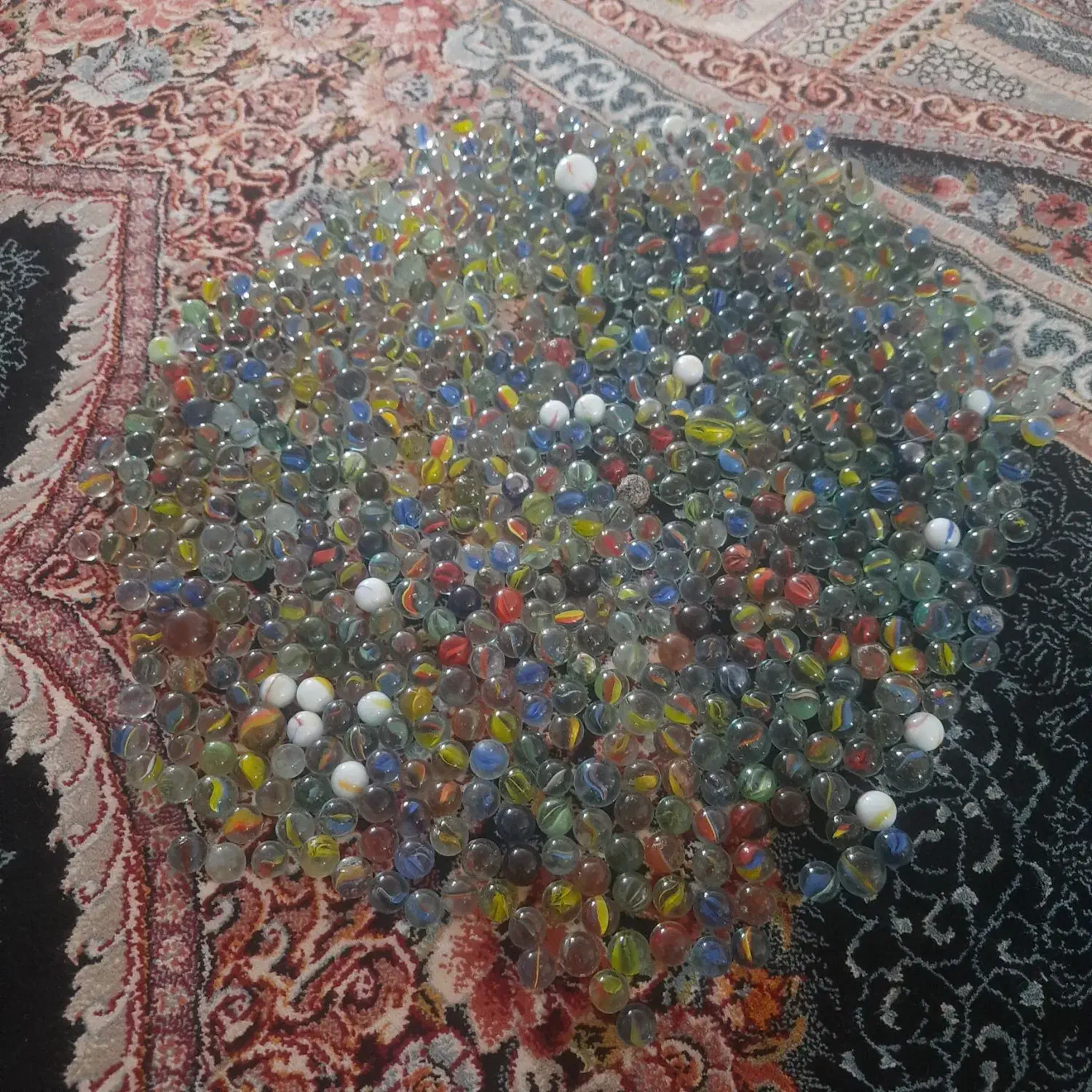 ۶۸۶ دانه تیله همه نوع تیله هست ۷۰۰ تومان|اسباببازی|خورموج, |دیوار