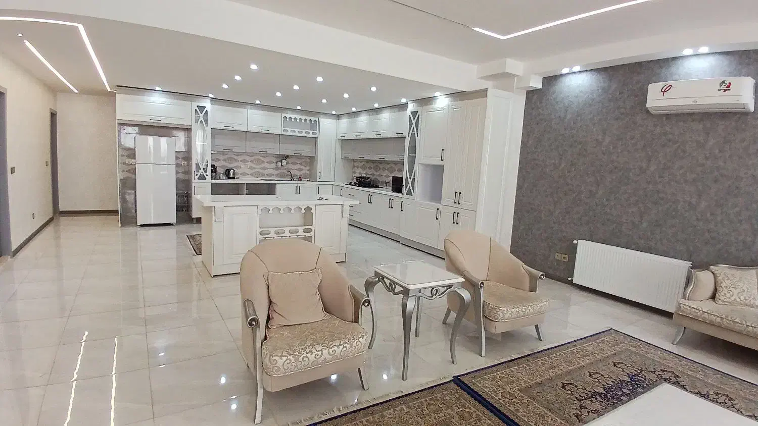 آپارتمان سه خواب ۲۴۰ متری مبله در شیراز، بالاشهر|اجارهٔ کوتاهمدت آپارتمان و سوئیت|شیراز, فرهنگ شهر|دیوار