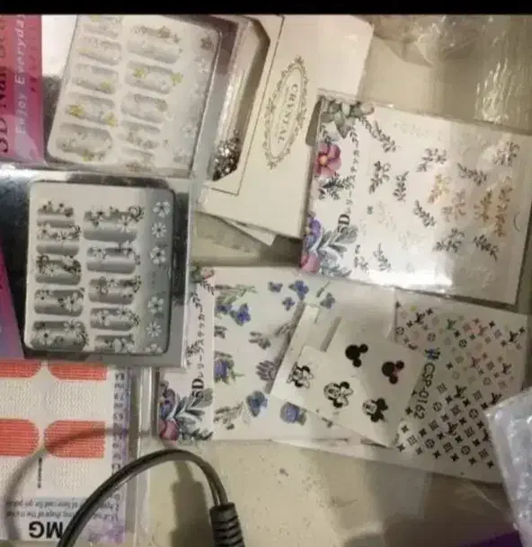 فروش وسایل کاشت ناخن دست وپا|آرایشی، بهداشتی، درمانی|محمدشهر, هزار واحدی|دیوار