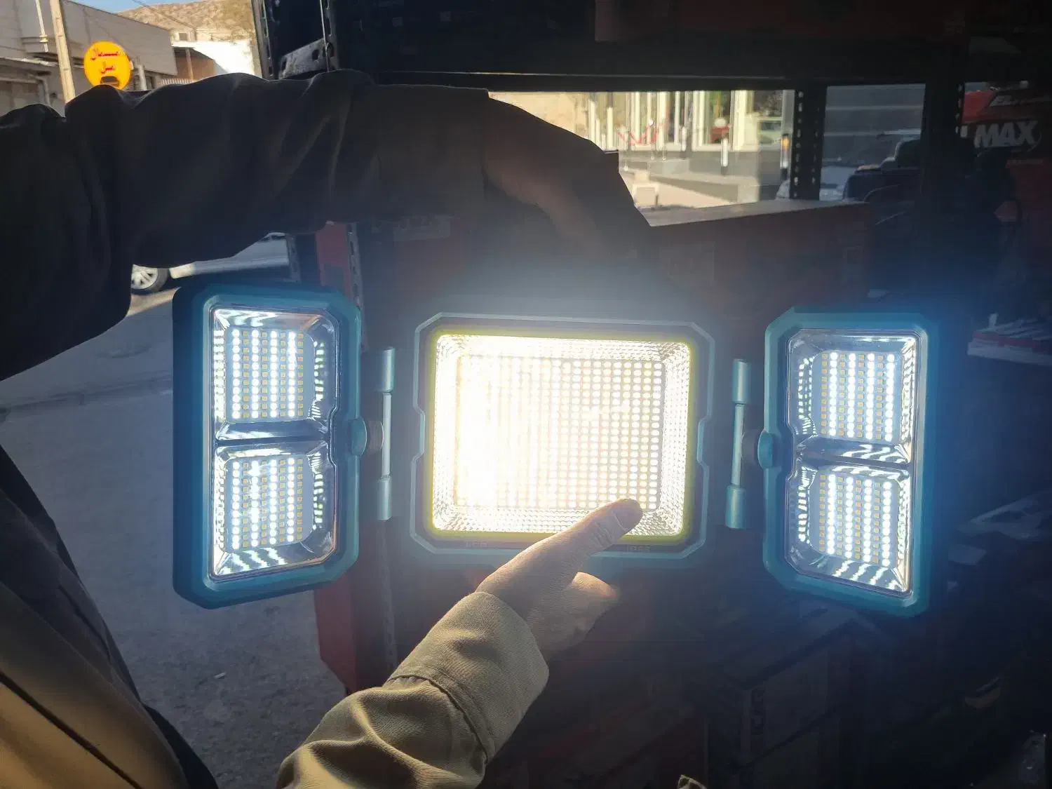 پرژکتور نورافکن خورشیدی و شارژی (ابزار راینو)|لامپ و چراغ|مریوان, |دیوار