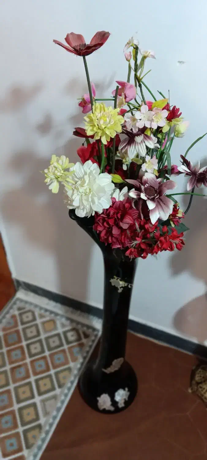 گلدان با گل های داخلش 200هزار|گل مصنوعی|نهاوند, |دیوار