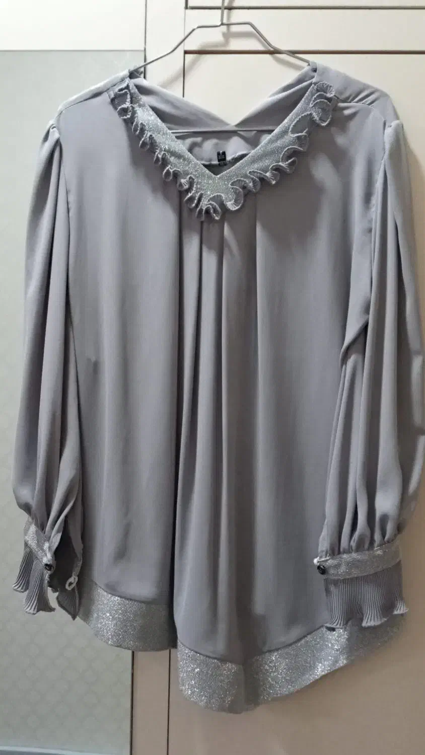 فروش تعدادی لباس باقیمت مناسب به فروش میرسد|لباس|مراغه, |دیوار