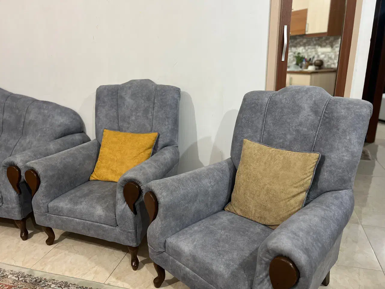 مبل ۷ نفره بهمراه میز ناهارخوری ۴ نفره|مبلمان خانگی و میز عسلی|رشت, رشتیان|دیوار