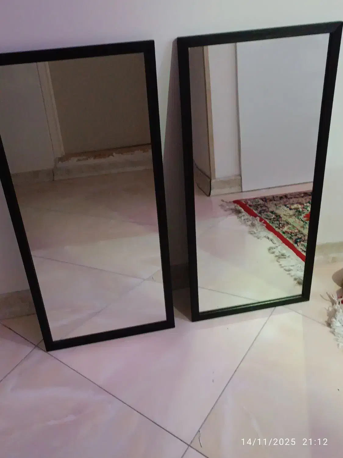 آیینه|آینه|فردیس, منظریه|دیوار