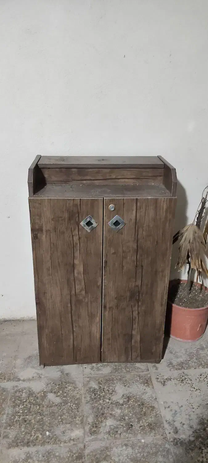 جاکفشی|جاکفشی، کمد، دراور|رشت, منظریه|دیوار