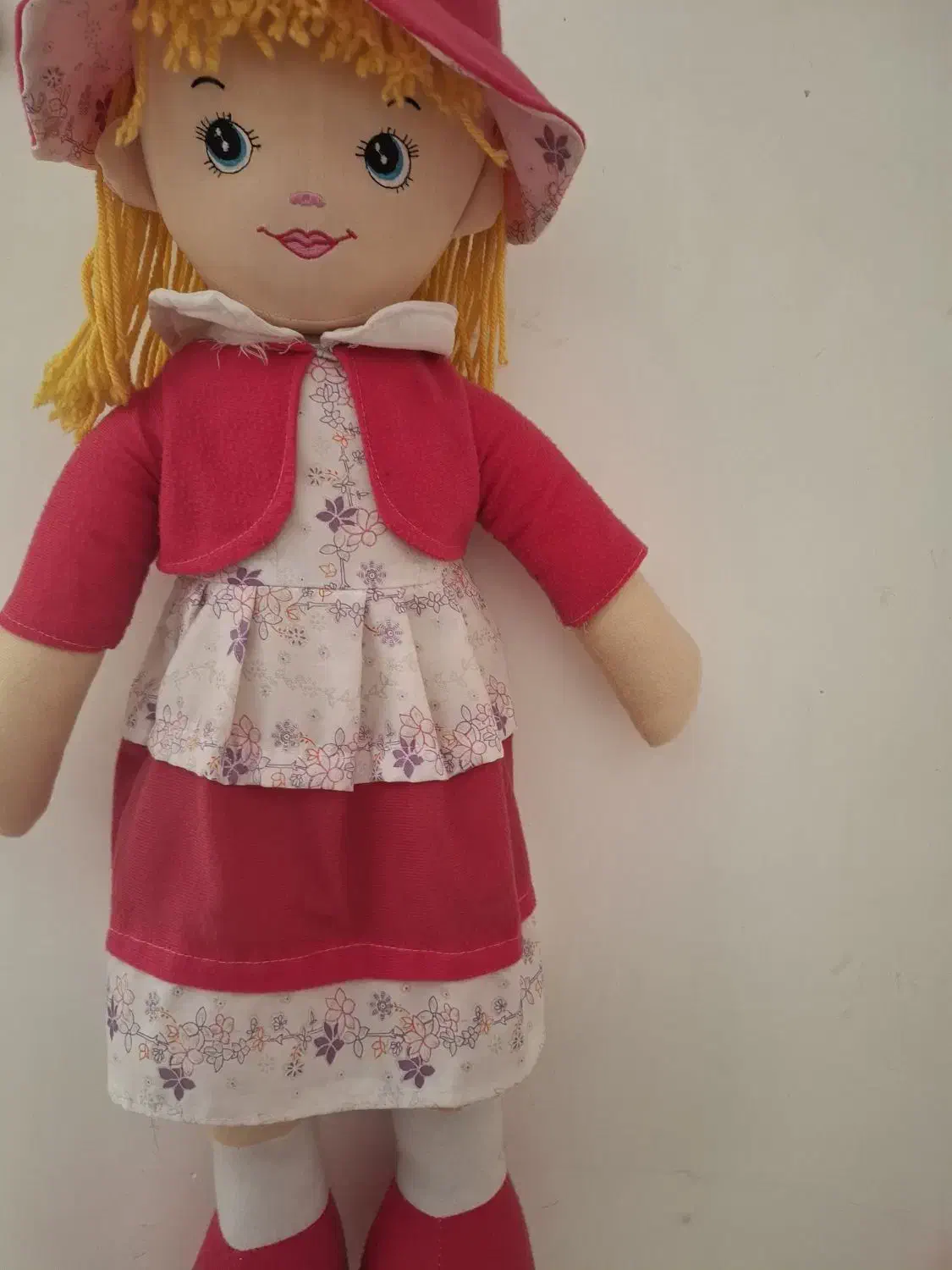 عروسک|اسباببازی بچه|قم, انسجام|دیوار