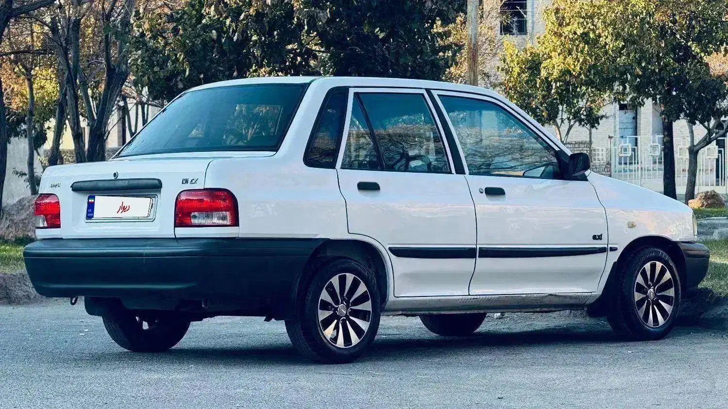 پراید۸۲ لاکاغذی|خودرو سواری و وانت|بیرجند, |دیوار