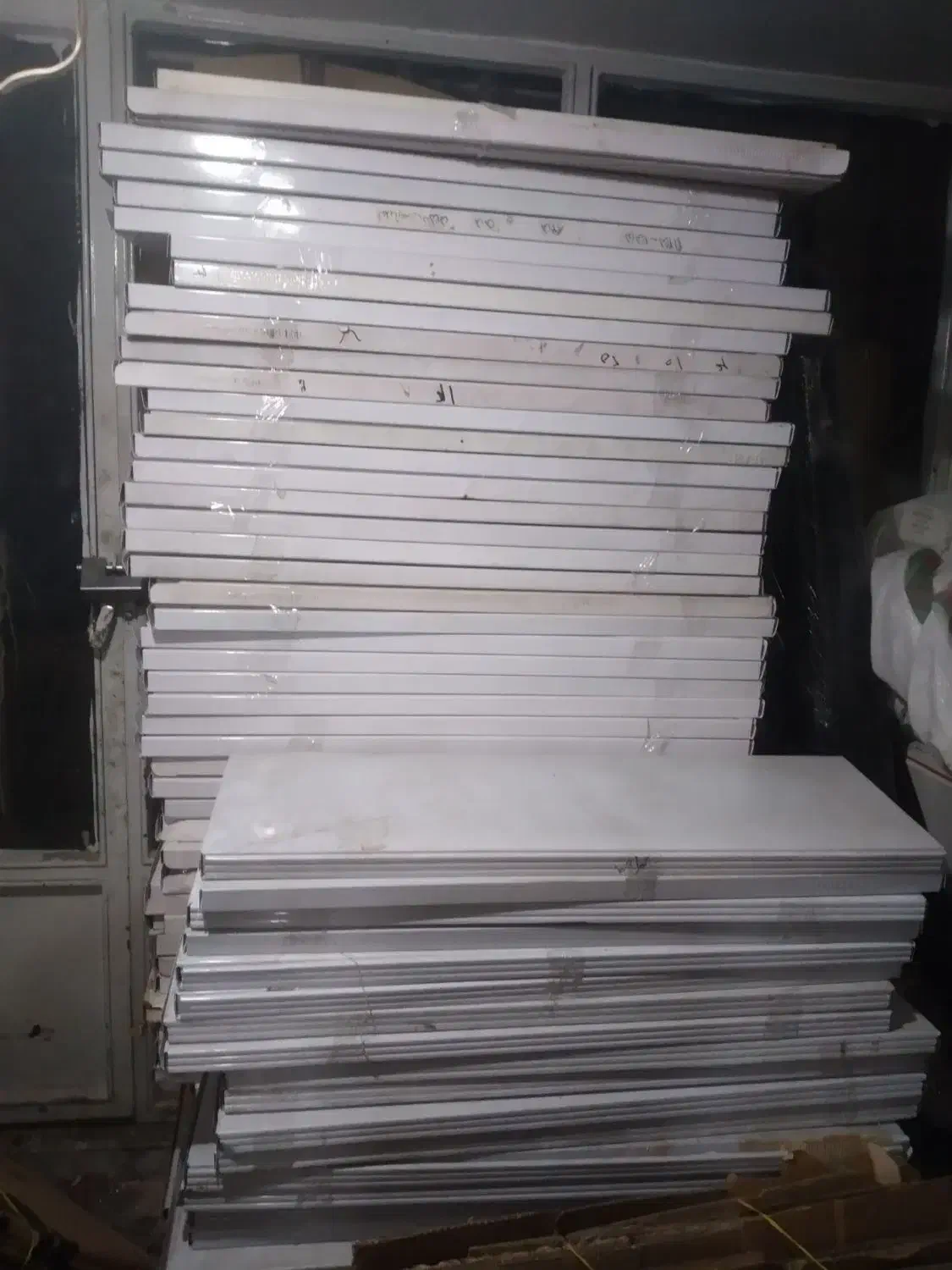 قفسه دیواری فروشگاهی در حد نو|فروشگاه و مغازه|تهران, امام حسین|دیوار