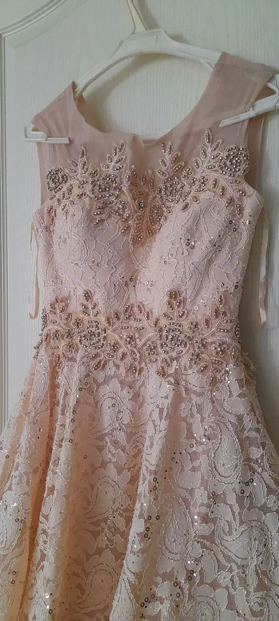 تعدادی لباس مجلسی|لباس|پرند, فاز ۶|دیوار