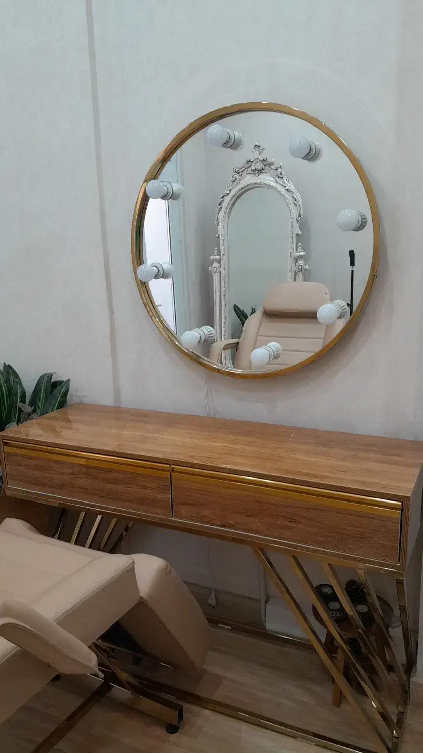 اجاره تخت برای میکاپ کار|خدمات آرایشگری و زیبایی|تهران, دهقان|دیوار