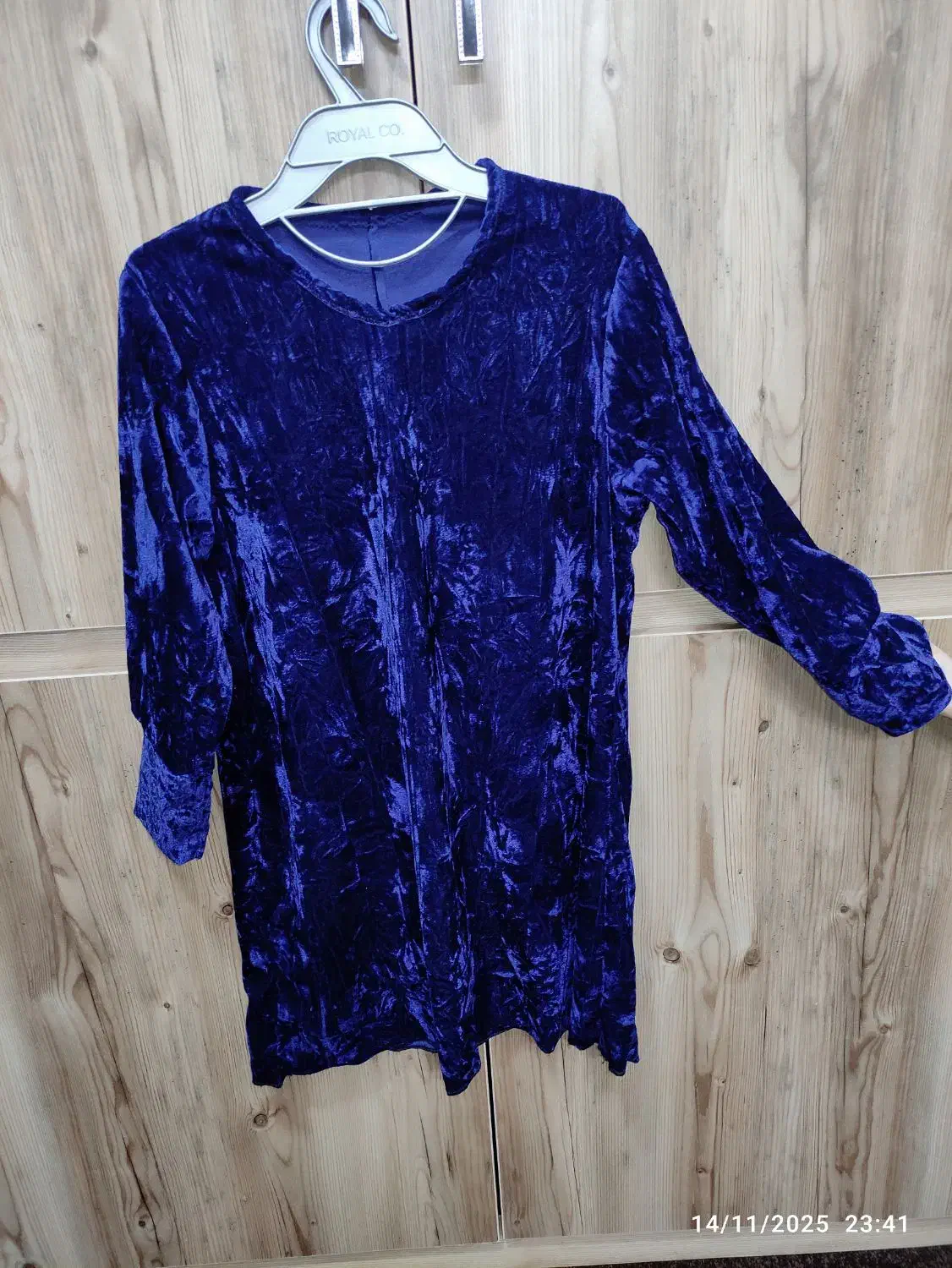 تعداد زیادی لباس ورق بزنید|لباس|شاهینشهر, مسکن مهر|دیوار