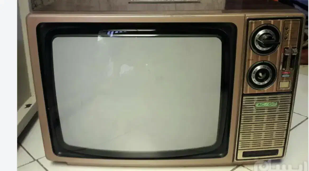 تلویزیون اصل ژاپنی قدیمی|کلکسیون اشیاء عتیقه|تهران, نیروی هوایی (پیروزی)|دیوار