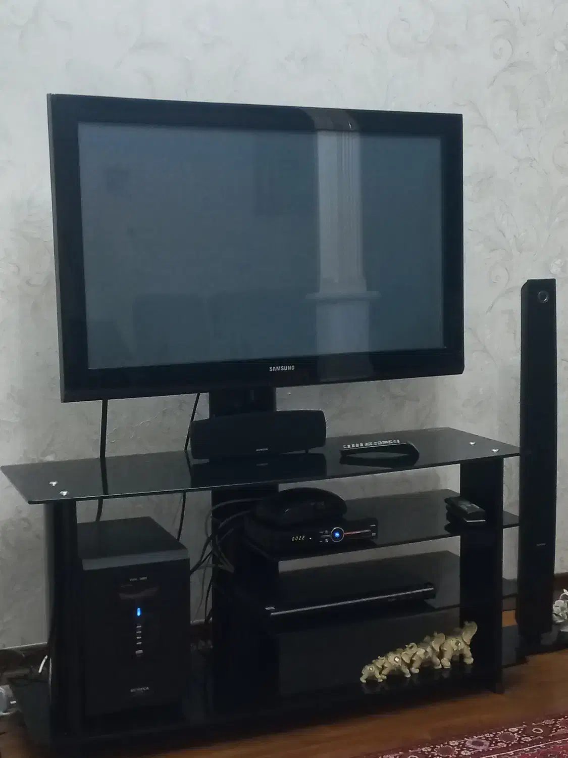 تلویزیون ۴۲ اینچ|تلویزیون و پروژکتور|میانه, |دیوار