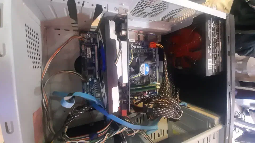 کامپیوتر تعدادی با منیتور|رایانه رومیزی|خمینی‌شهر, |دیوار