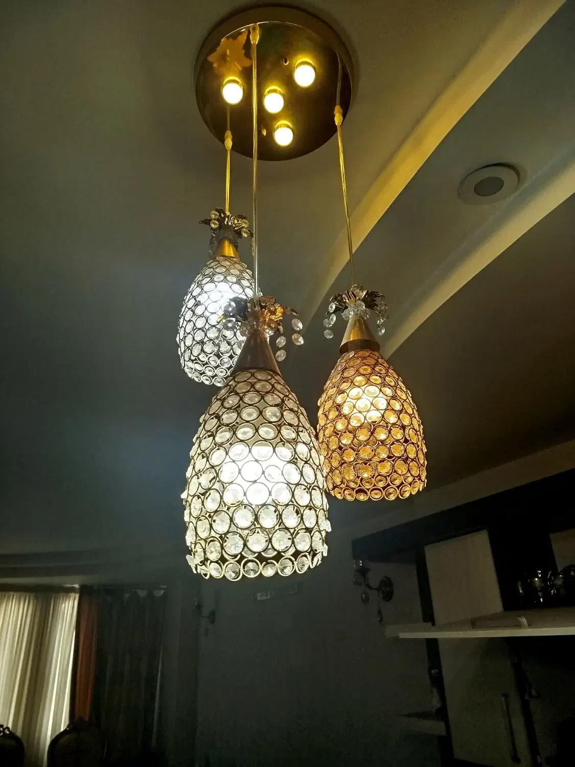 لوستر زیبا وشیک|لوستر و چراغ آویز|مشهد, هفت تیر (آب و برق)|دیوار