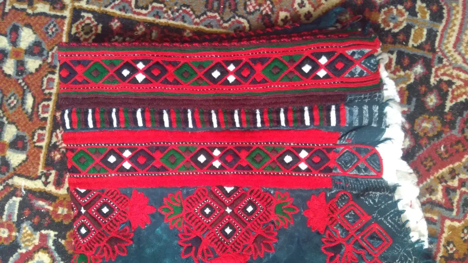 دست دوز کامل|لباس|آبسرد, |دیوار