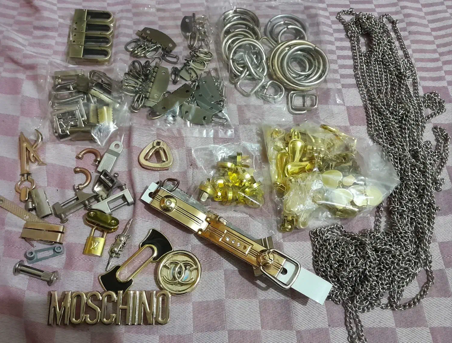 مقداری یراق برای کیف وکوله پشتی باکیفیت بالا|کیف، کفش، کمربند|اصفهان, پوریای ولی|دیوار