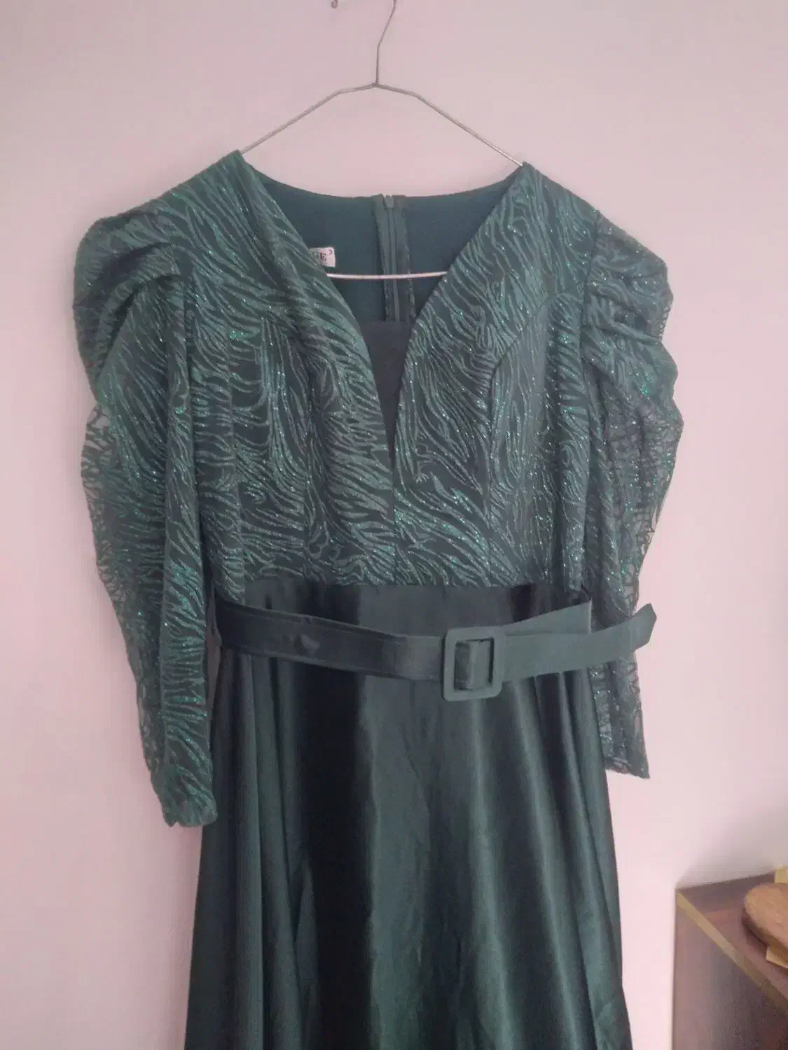 پیراهن مجلسی|لباس|ساری, |دیوار