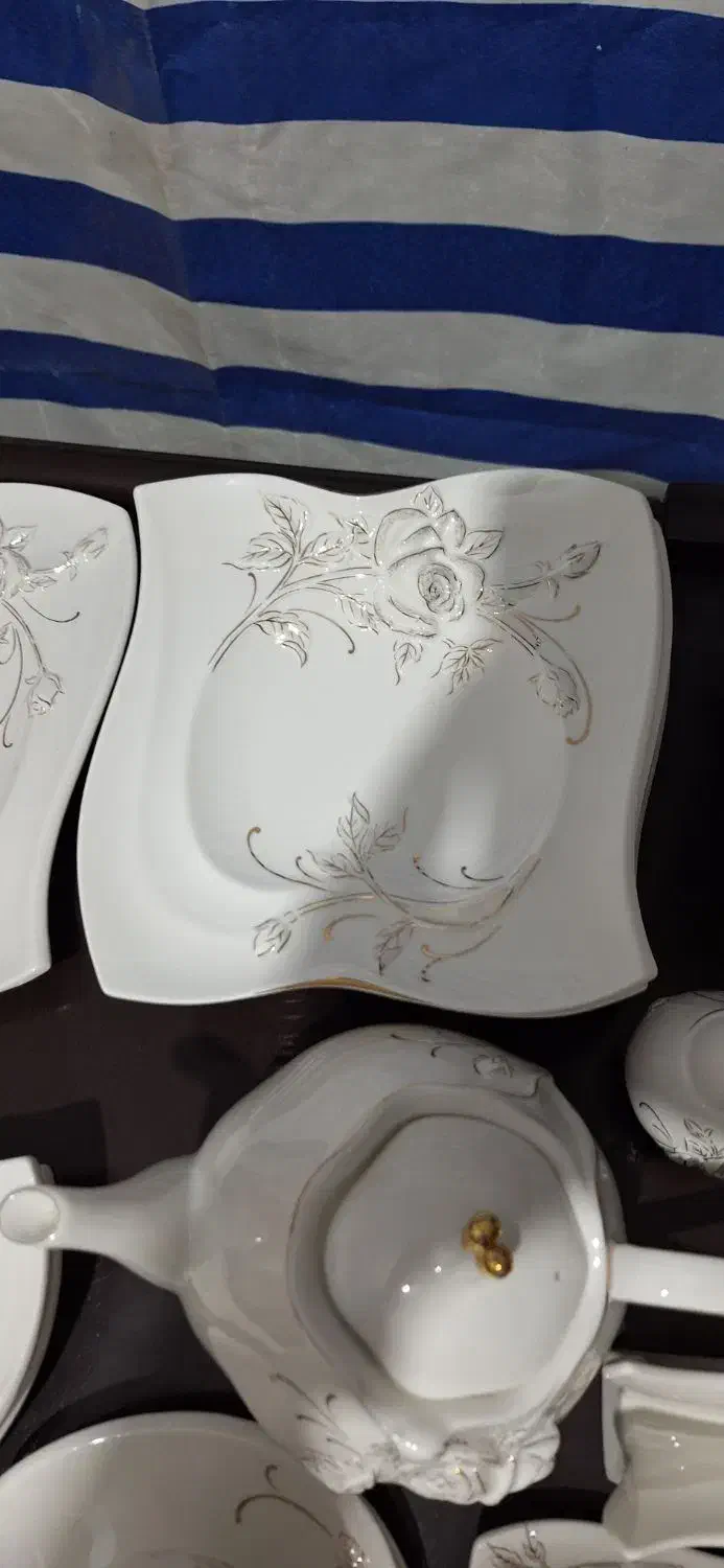 سرویس چینی ۱۲پارچه گل برجسته ایتالیا یی|ظروف سرو و پذیرایی|بندر انزلی, کوی بهار|دیوار