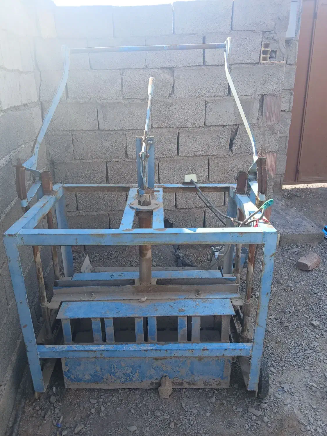 دستگاه بلوک زن ویبره  ۴ قالبه|ماشین‌آلات صنعتی|دهبکری, |دیوار