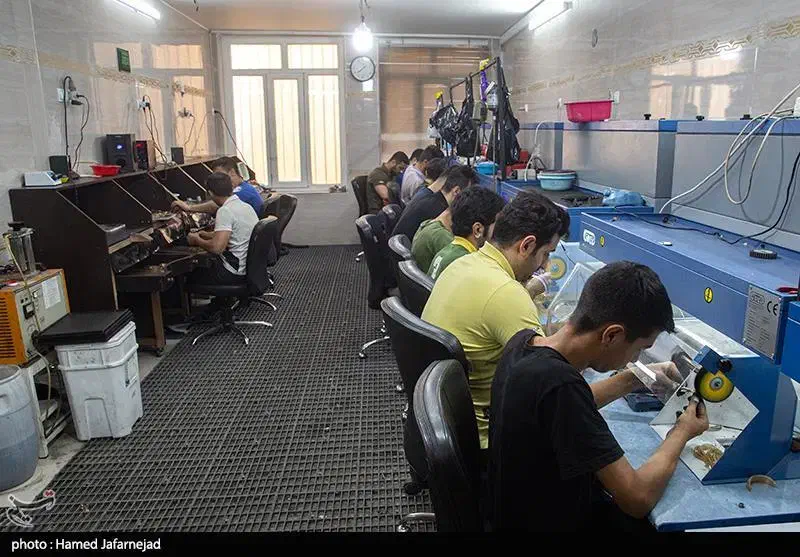 نیروی مبتدی آقا در کارخانه طلا سازی|استخدام صنعتی، فنی، مهندسی|تهران, پارک شهر|دیوار