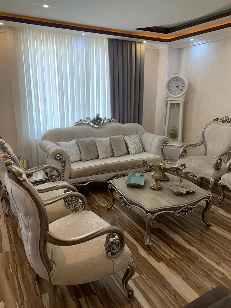 فروش فوری سرویس مبلمان غذا خوری کنسول چوب راش|مبلمان خانگی و میز عسلی|رشت, پستک|دیوار