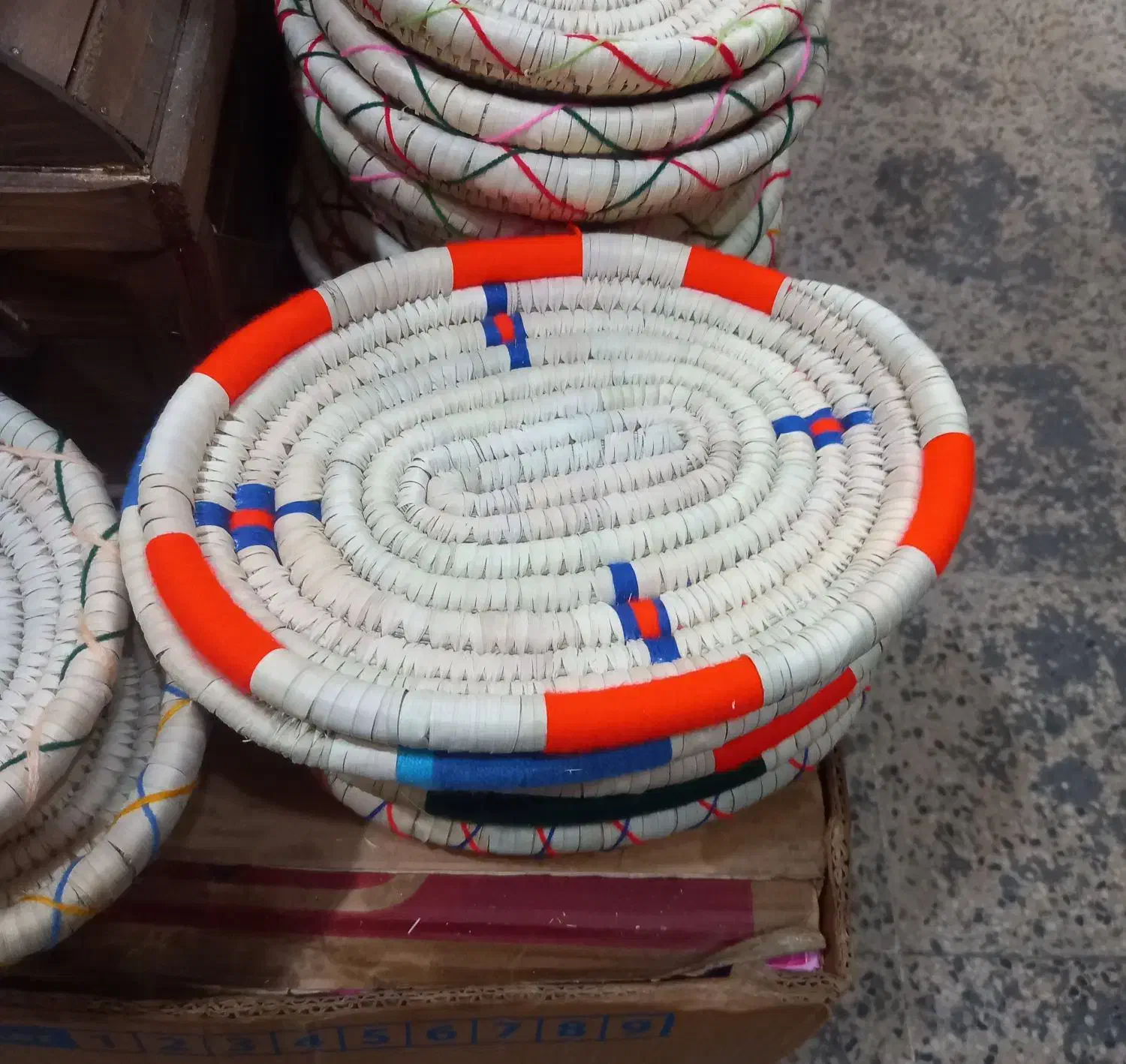 دیس بیضی، گرد و دمکن خرمایی|صنایع دستی و سایر لوازم تزئینی|رشت, پیرسرا|دیوار