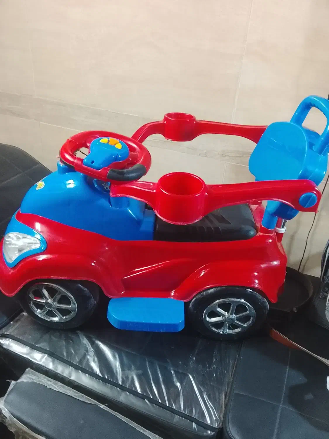 ماشین چهارچرخ دسته دار|اسباب‌بازی بچه|قم, نوبهار|دیوار