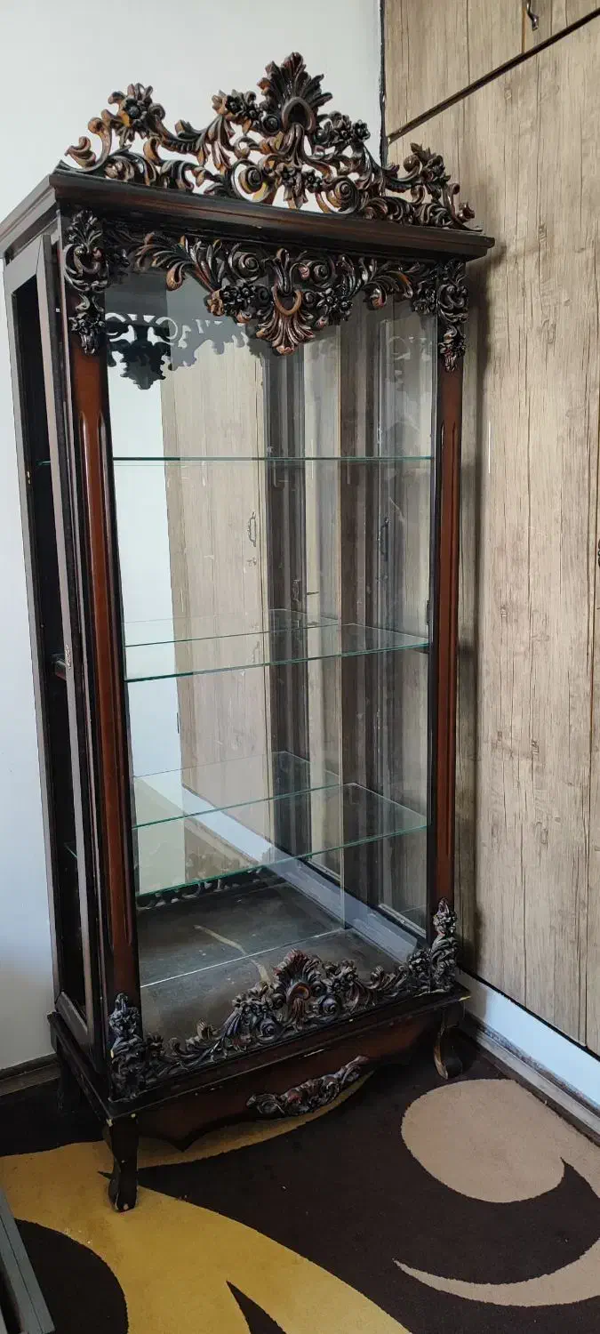 ویترین به فروش میرسد نو نو هست ۱سال کارکرد|بوفه، ویترین، کنسول|زرقان, |دیوار