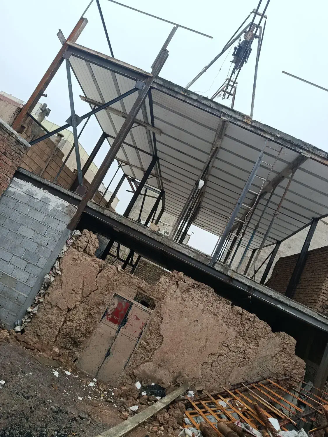 جوشکاری و اسکلت بندی ساختمان|خدمات پیشه و مهارت|تبریز, |دیوار