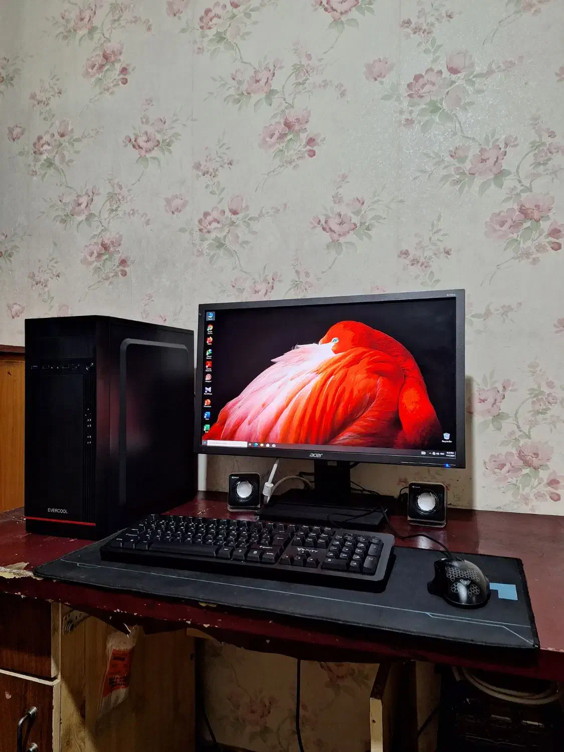 کامپیوتر نسل ۶ با وسایل کامل|رایانه رومیزی|تبریز, |دیوار