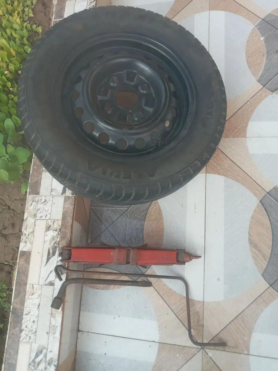 لاستیک پراید درحدنو۸۰درصد واچار وهمراه جیک|قطعات یدکی و لوازم جانبی|خرمشهر, |دیوار