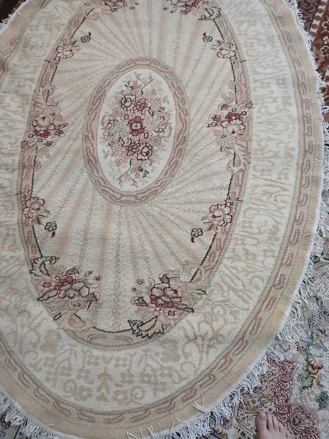 فرش بیضی رنگ کرم|فرش|ابهر, |دیوار