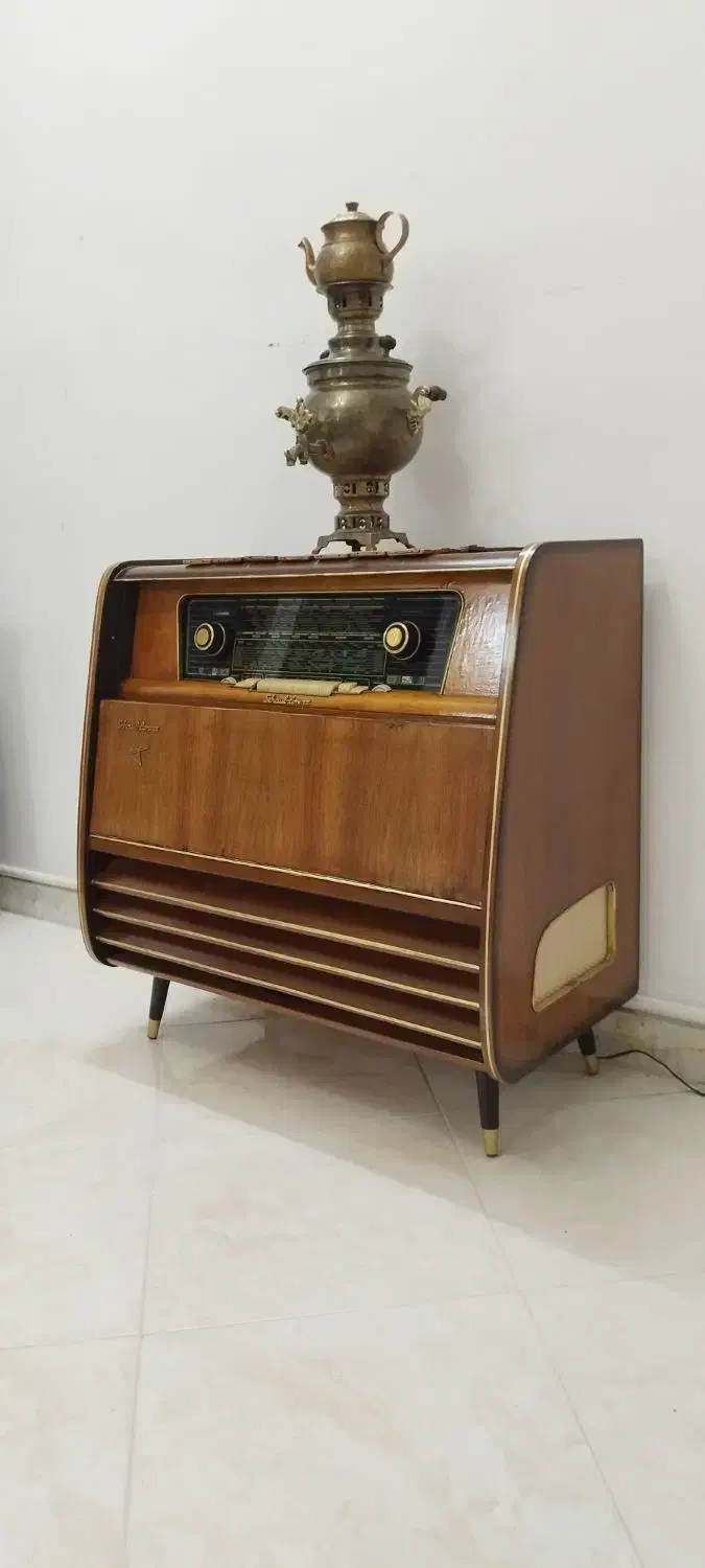 رادیو گرام مبله قدیمی|کلکسیون اشیاء عتیقه|تهران, باشگاه نفت|دیوار