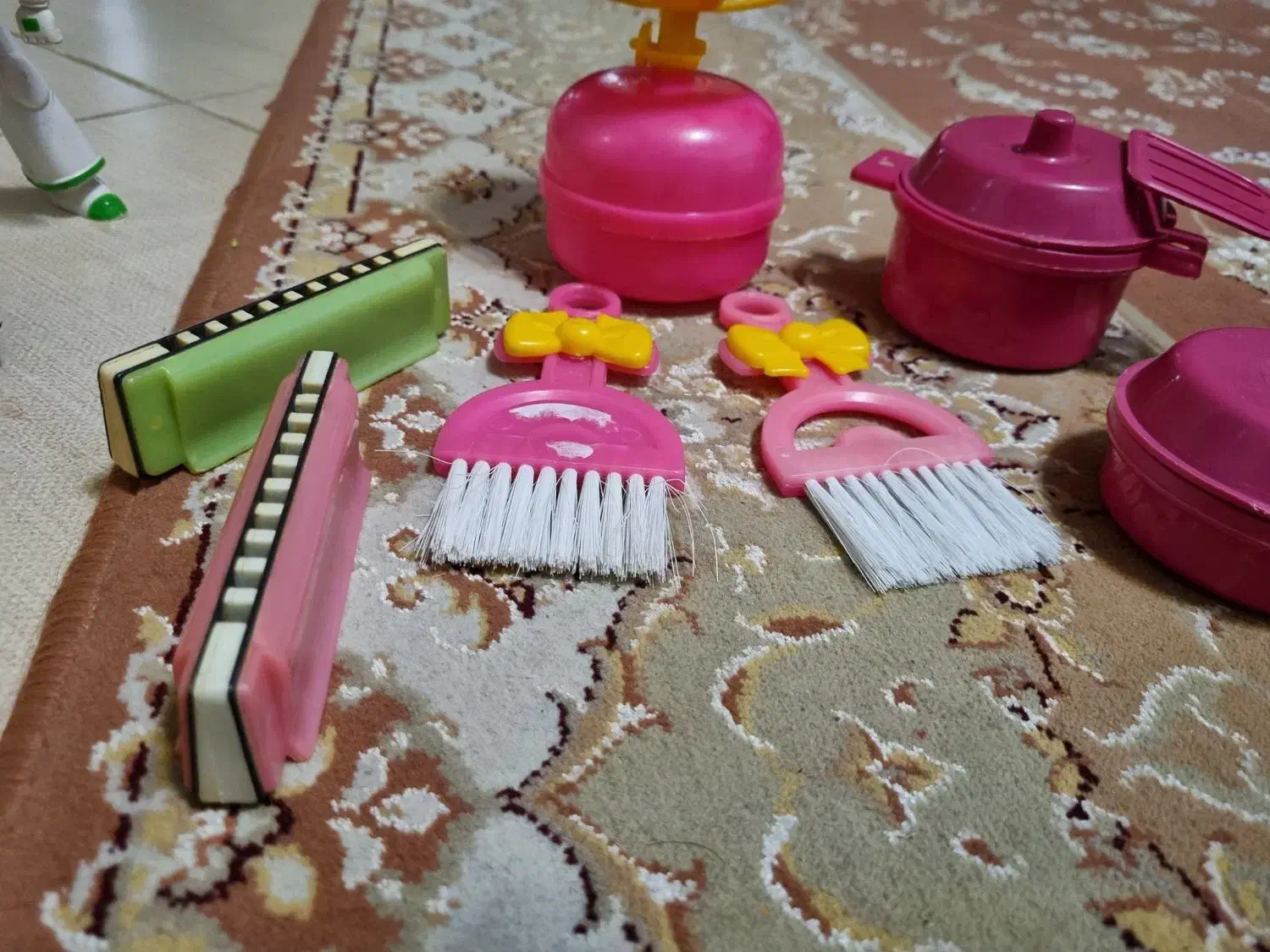 اسباب بازی،و چوب لباسی کودک|اسباب‌بازی بچه|رشت, منظریه|دیوار