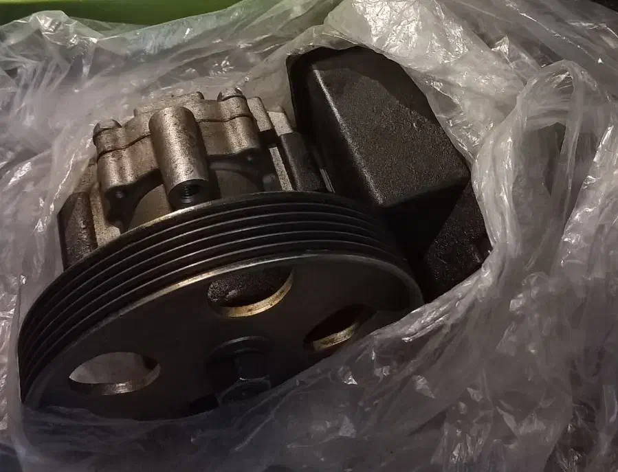 پمپ هیدرولیک فرمان ۲۰۶ تیپ ۵ مدل ۹۶ فابریک|قطعات یدکی و لوازم جانبی|یزد, |دیوار