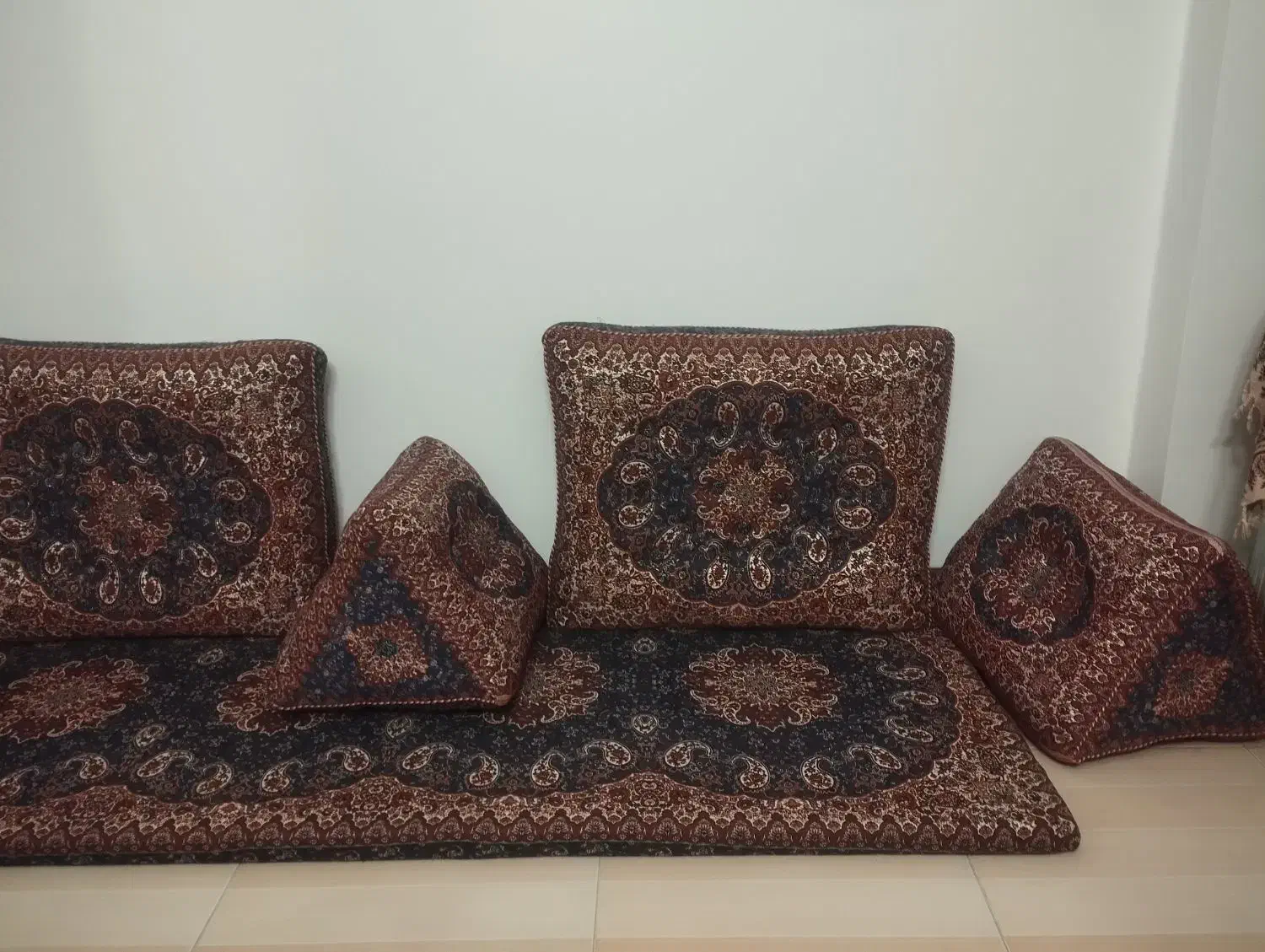 پشتی سنتی|پشتی|اصفهان, کنگاز|دیوار