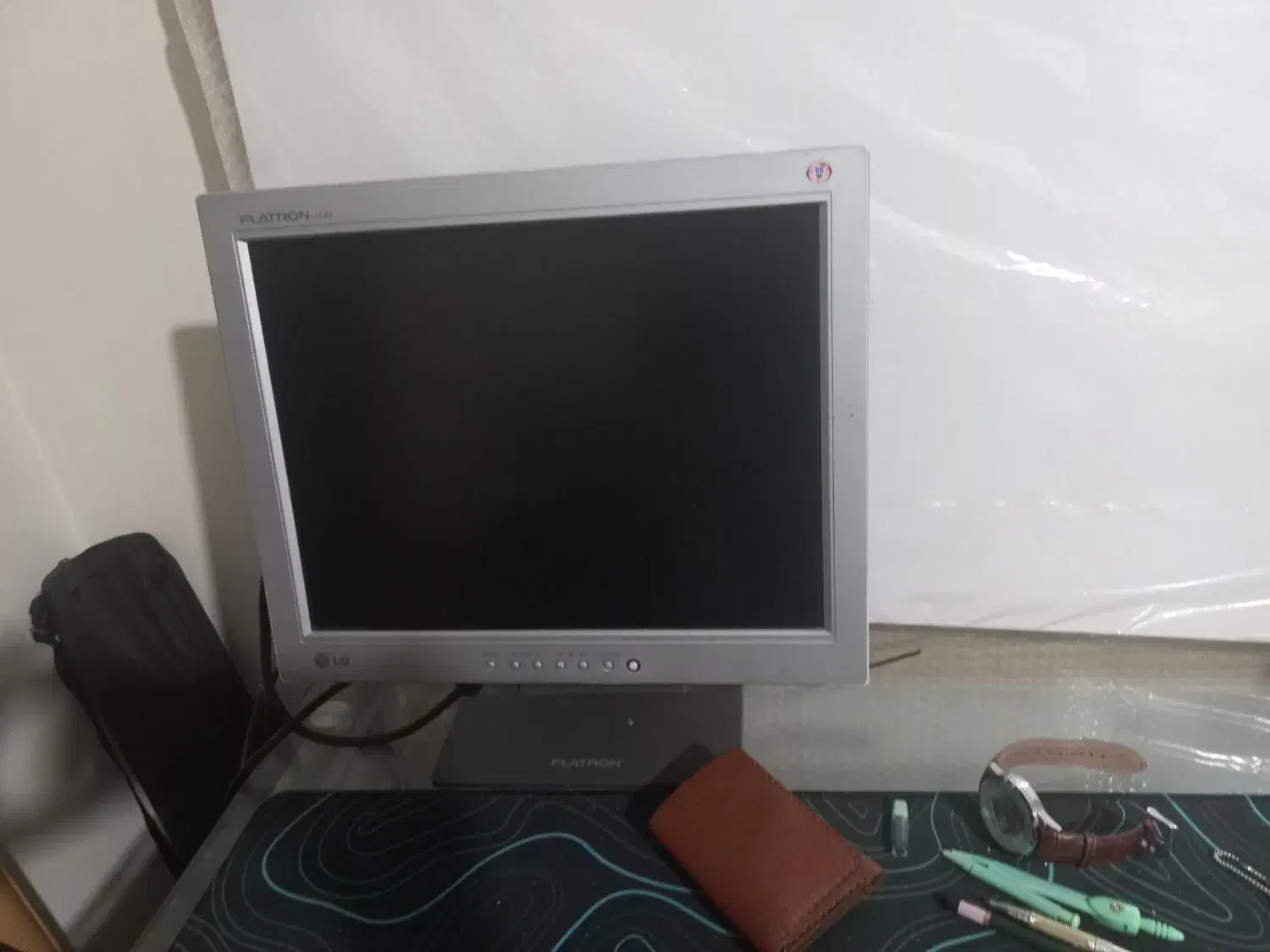 میز تحریر|میز تحریر و کامپیوتر|رودهن, |دیوار