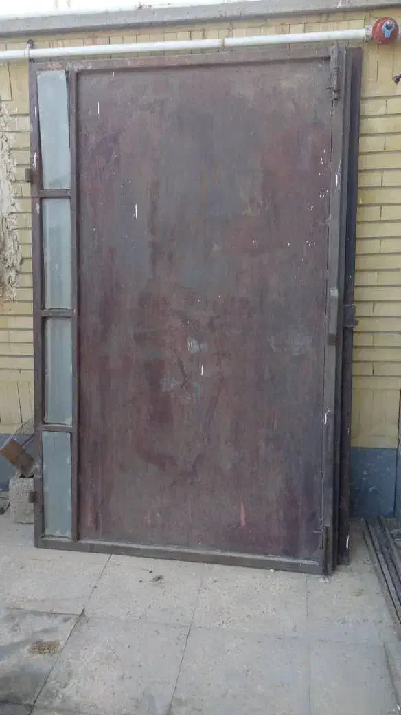 فروش درب ماشین رو آهنی سالم|مصالح و تجهیزات ساختمان|چمران, |دیوار