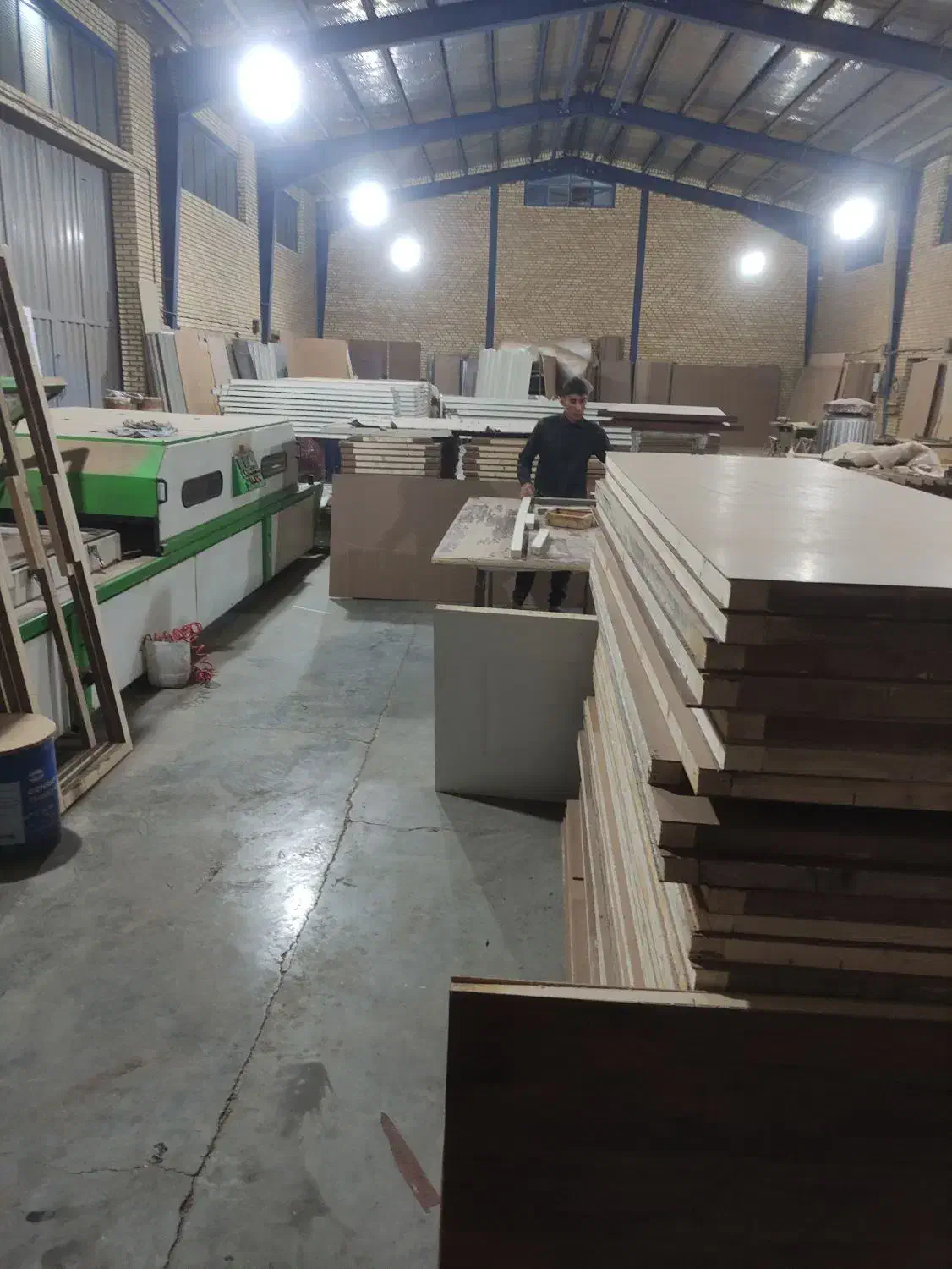 به تعدادی نیروی کار در کارگاه نجاری نیازمندیم|استخدام صنعتی، فنی، مهندسی|بهارستان, |دیوار