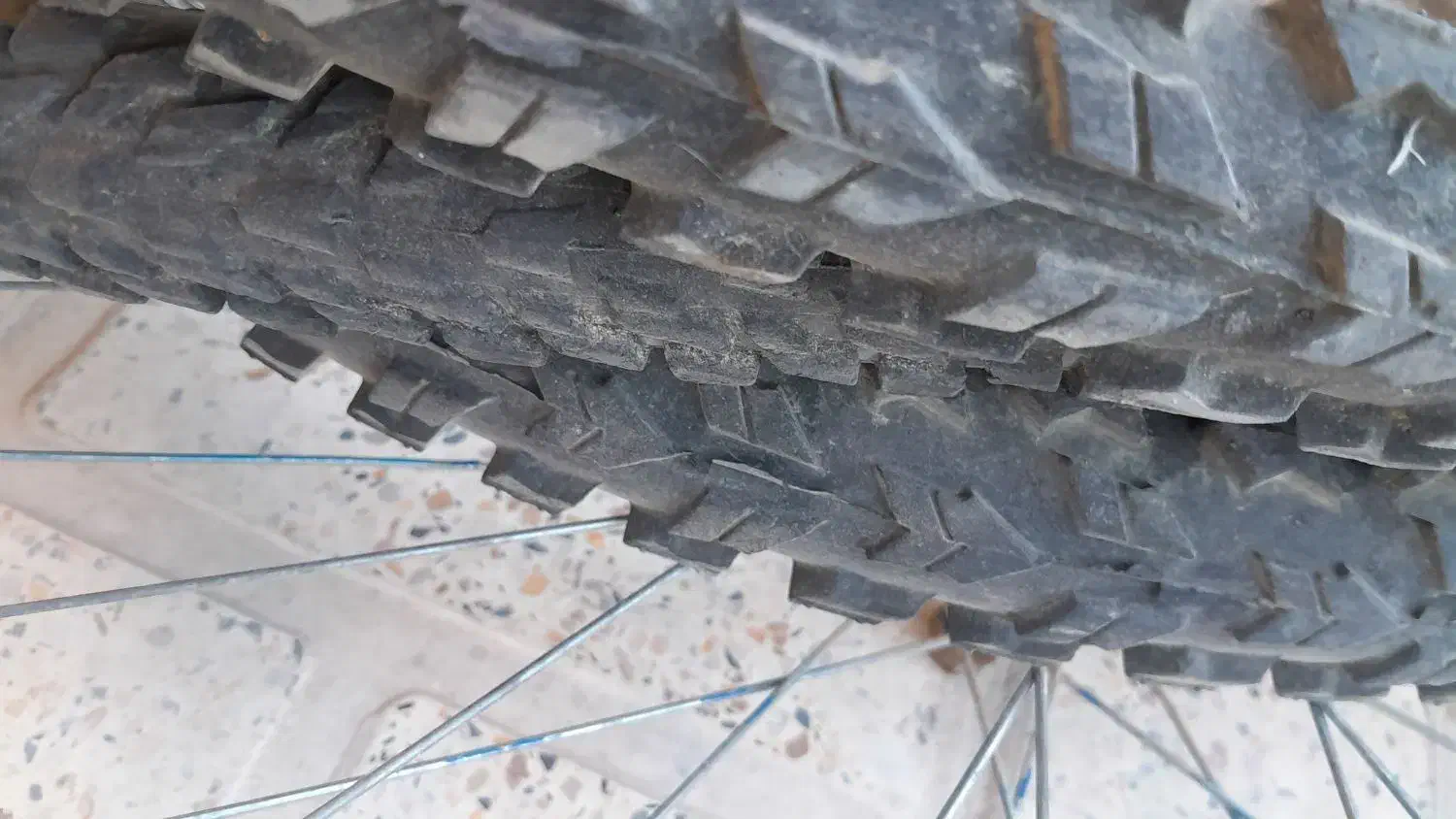 طوق و لاستیک دوچرخه|دوچرخه، اسکیت، اسکوتر|ایوان, |دیوار