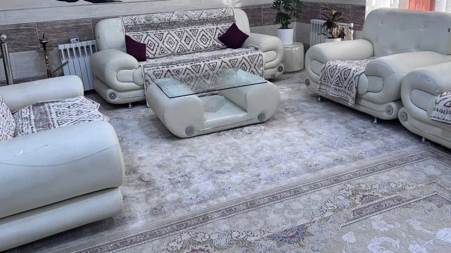 مبل سفید چرم|مبلمان خانگی و میز عسلی|رفسنجان, |دیوار
